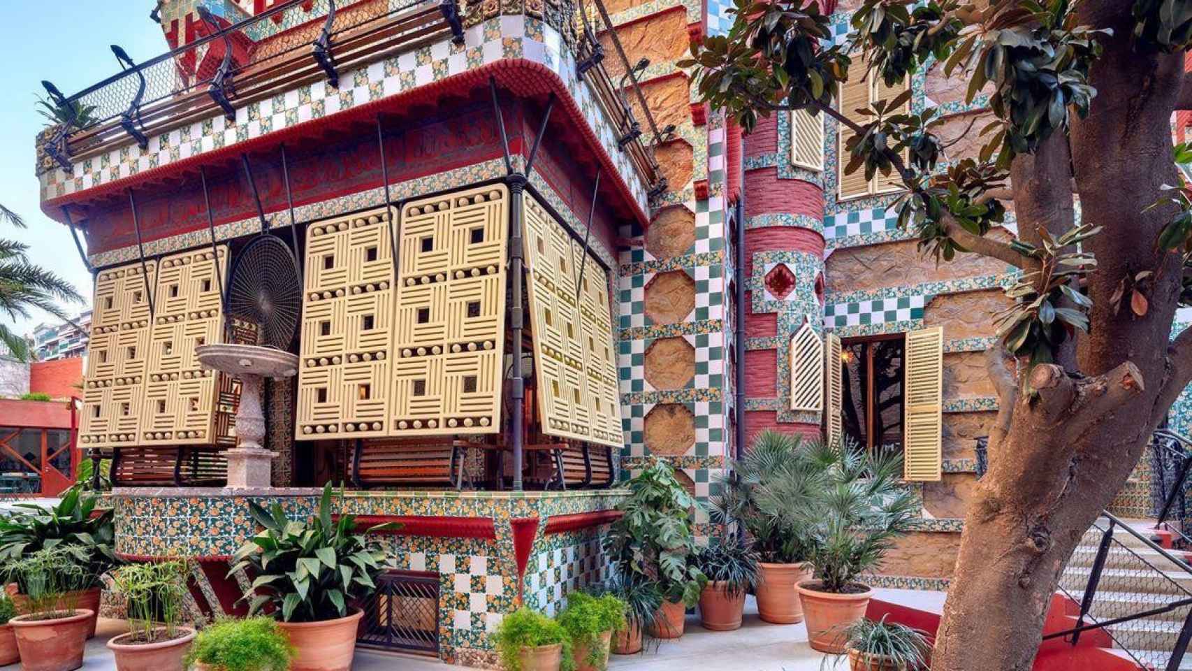 Imagen exterior de la Casa Vicens de Gaudí de Barcelona / CASA VICENS GAUDÍ