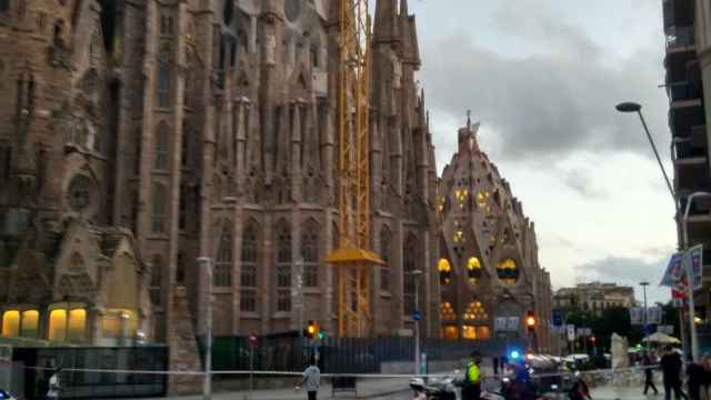 Imágenes de la Sagrada Familia acordonada / TWITTER