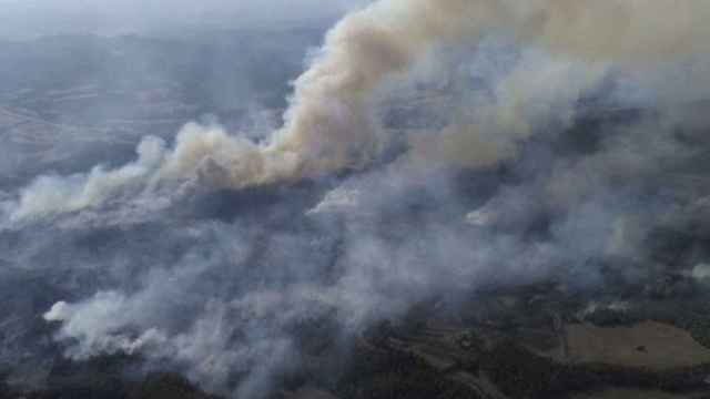 El incendio forestal de Artés ha arrasado 250 hectáreas y ha obligado a desalojar a 120 personas / CG