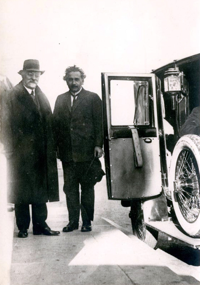 Retrato de Albert Einstein con el presidente de la Mancomunitat, Josep Puig i Cadafalch, en el Vallès, en una pausa de su viaje / GENERALITAT DE CATALUÑA