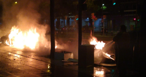 Fuego este noche en las calles entre Barcelona y Sant Adrià del Besòs / CEDIDA