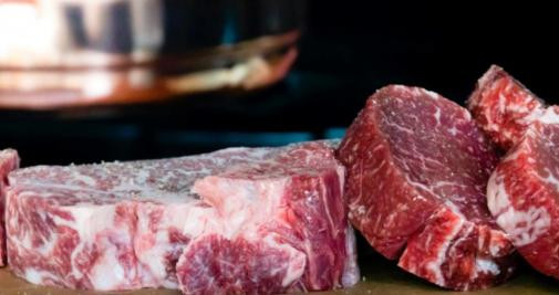 Trozos de carne ya cortados / Changyoung Koh en UNSPLASH