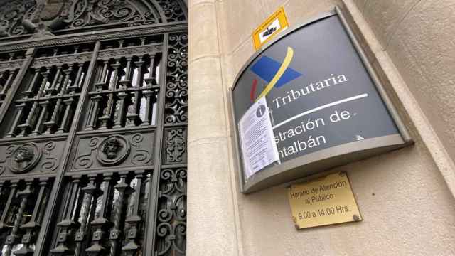 Entrada de la Administración de Hacienda de Montalbán, en Madrid / EP