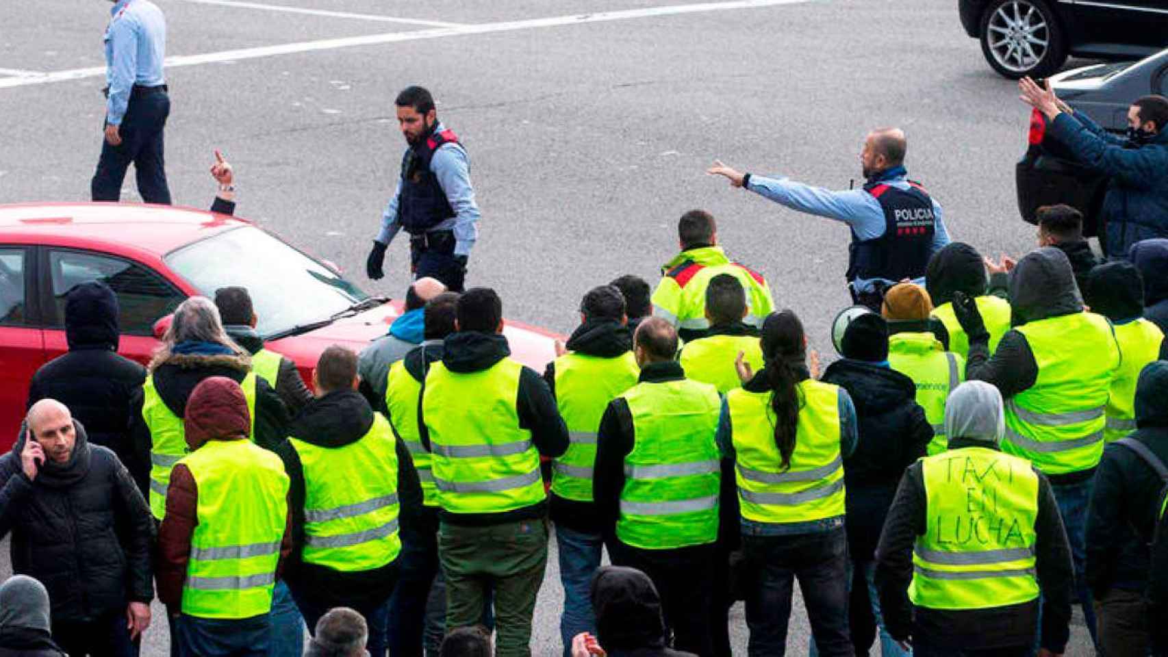 Taxistas de Barcelona durante una de las protestas anteriores para poner coto a los VTC / RTVE