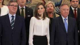 La reina Letizia recupera sus pantalones campana
