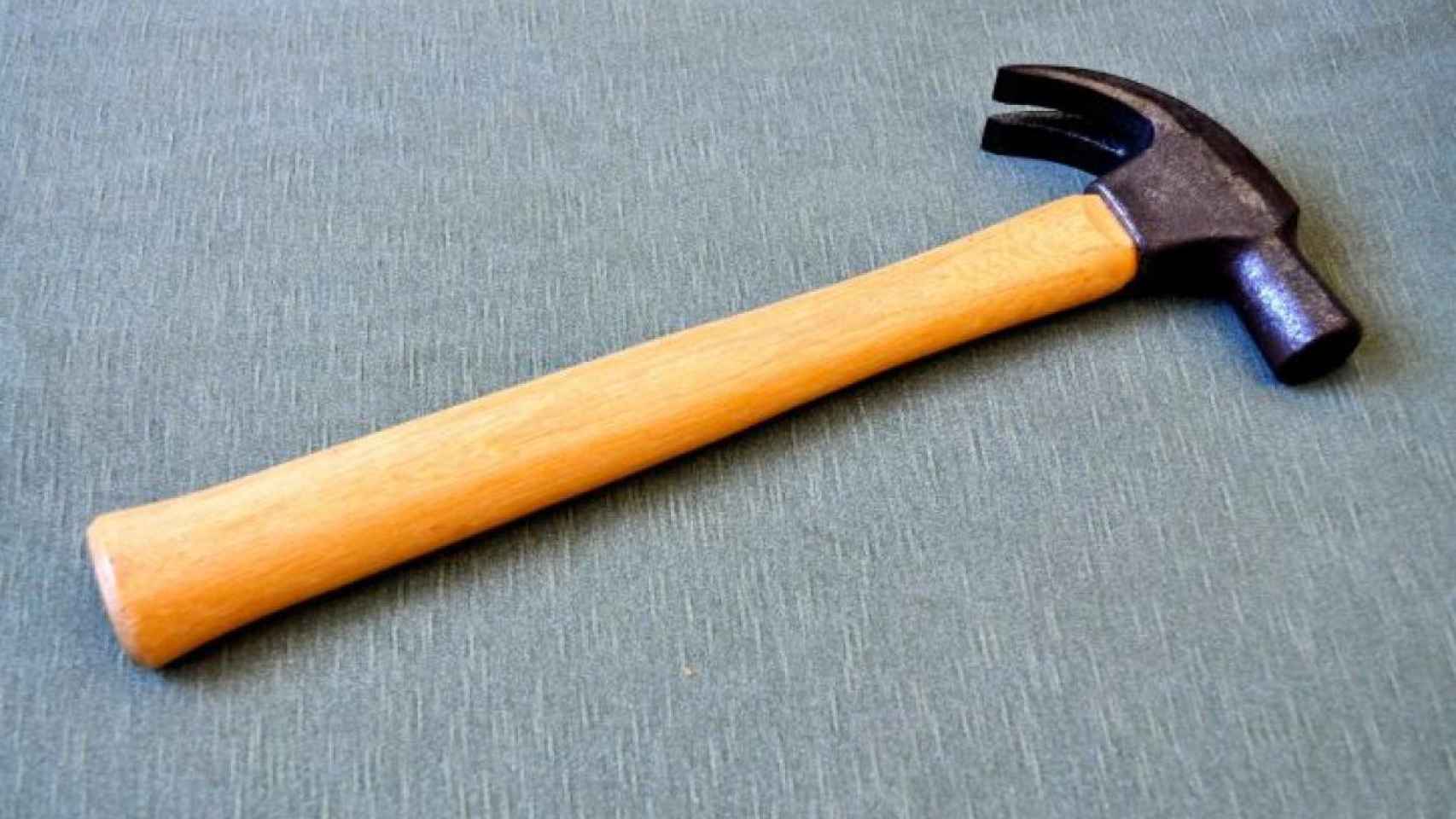 Una mujer mata a su hija con un martillo