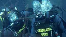 Un submarinista de la Guardia Civil sumergido / ARCHIVO