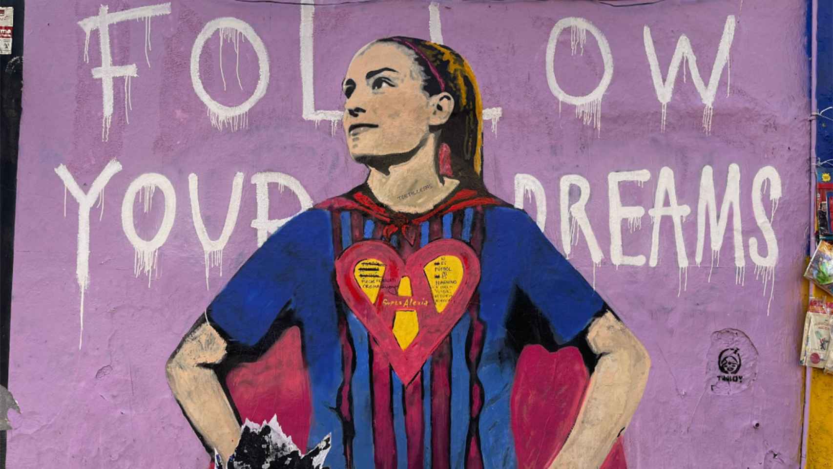 El graffiti de Alexia Putellas en Barcelona, lleno de pintadas vandálicas / REDES