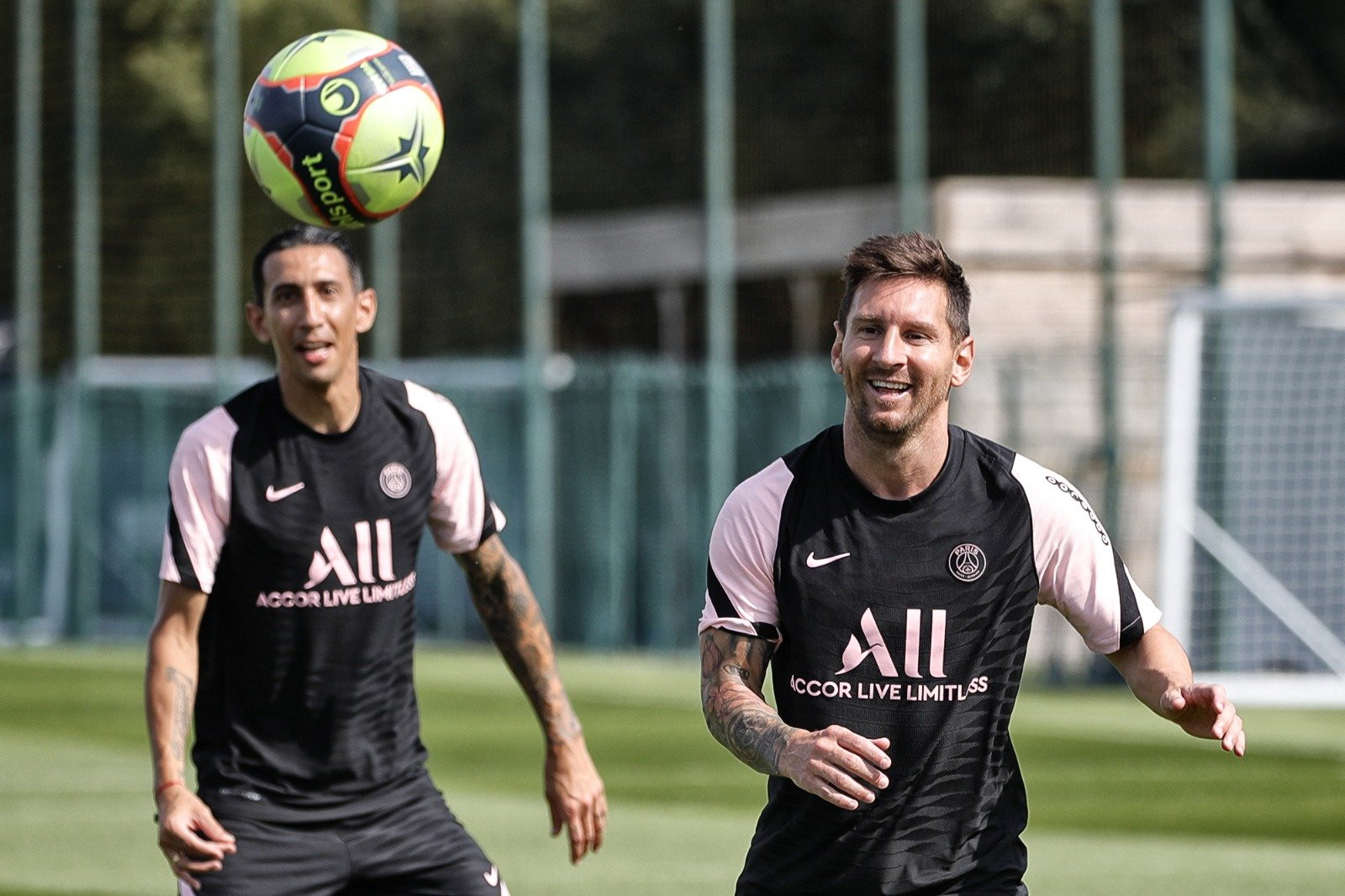 Leo Messi en un entrenamiento con el PSG, junto a Ángel Di María / PSG