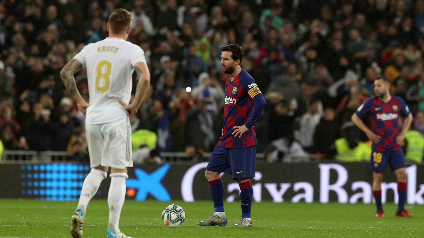 Messi en una acción del Real Madrid - Barça / EFE