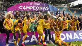 El Barça femenino levantando la Supercopa de España / FC Barcelona