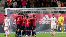 Los jugadores de la selección española celebran el séptimo gol contra Malta / EFE