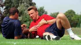 Rivaldo y Van Gaal hablando en una imagen de archivo / EFE