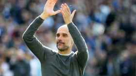 Pep Guardiola celebra la Premier League lograda con el Manchester City / EFE