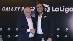 Javier Tebas y Paul Roy, después de oficializar el acuerdo entre la Liga y Galaxy Racer / LaLiga