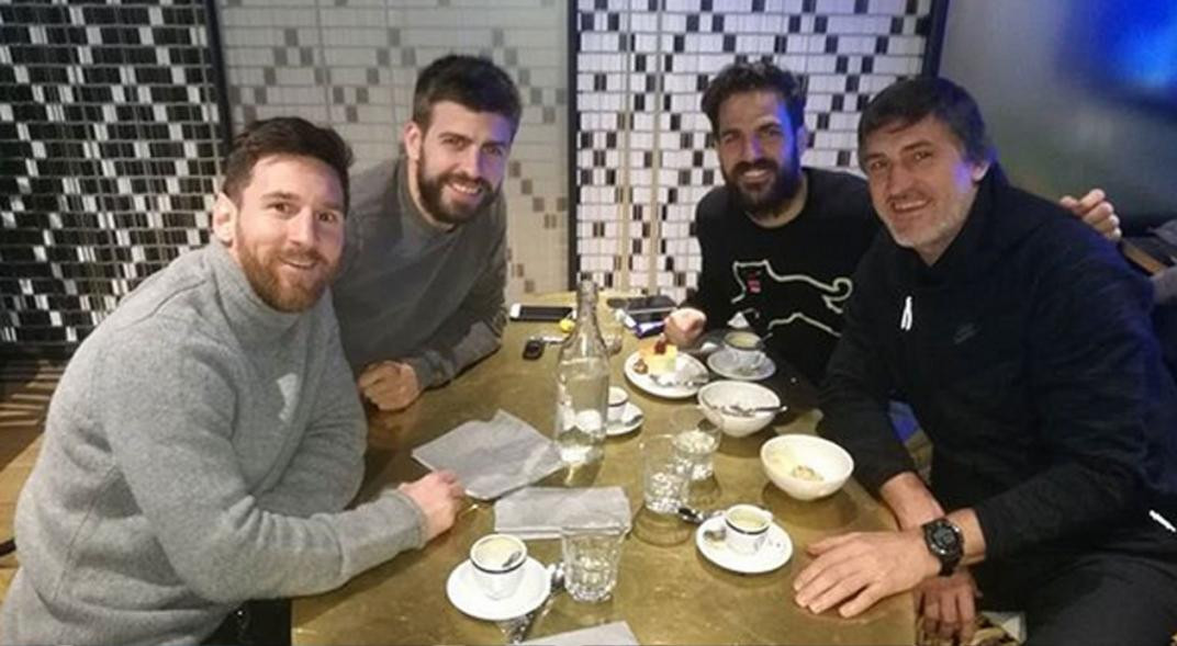 Messi, Piqué, Cesc Fàbregas y Pepe Costa durante una comida, en una imagen d / Instagram