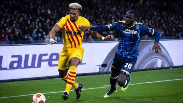 Adama Traoré, en una acción contra Koulibaly, en el partido entre Nápoles y Barça / FCB