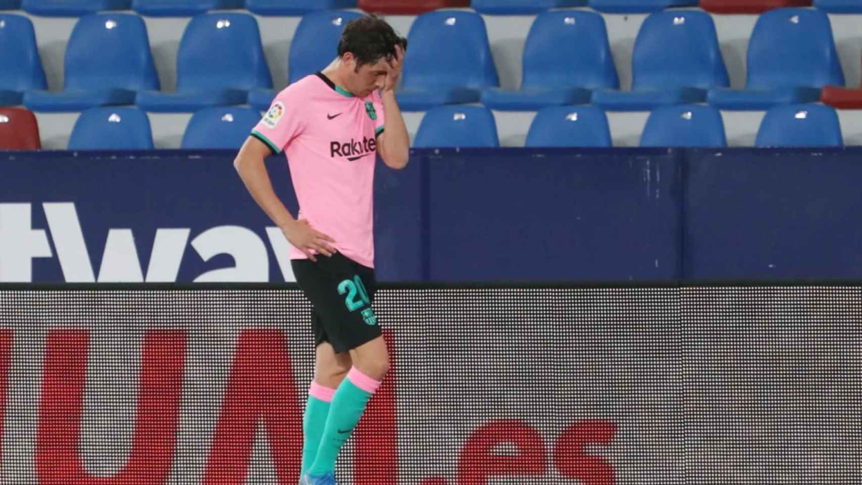 Roberto lamentando su lesión contra el Levante / FC Barcelona