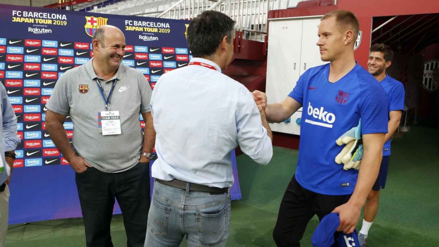 Bartomeu y Grau saludando a Ter Stegen / FC Barcelona