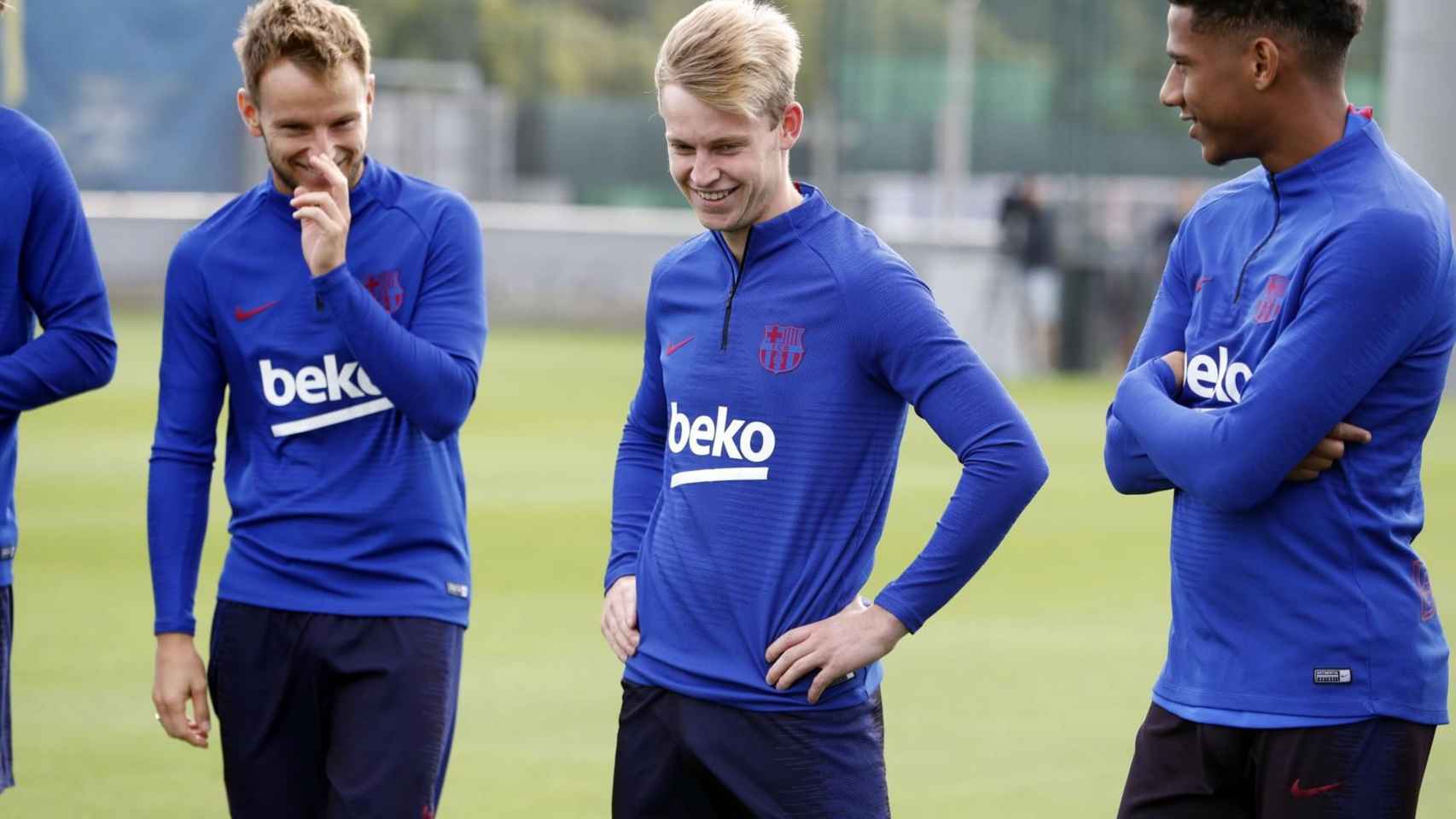 Ivan Rakitic y De Jong en un entrenamiento del Barça / FC Barcelona