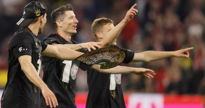 Lewandowski celebra la décima Bundesliga consecutiva del Bayern