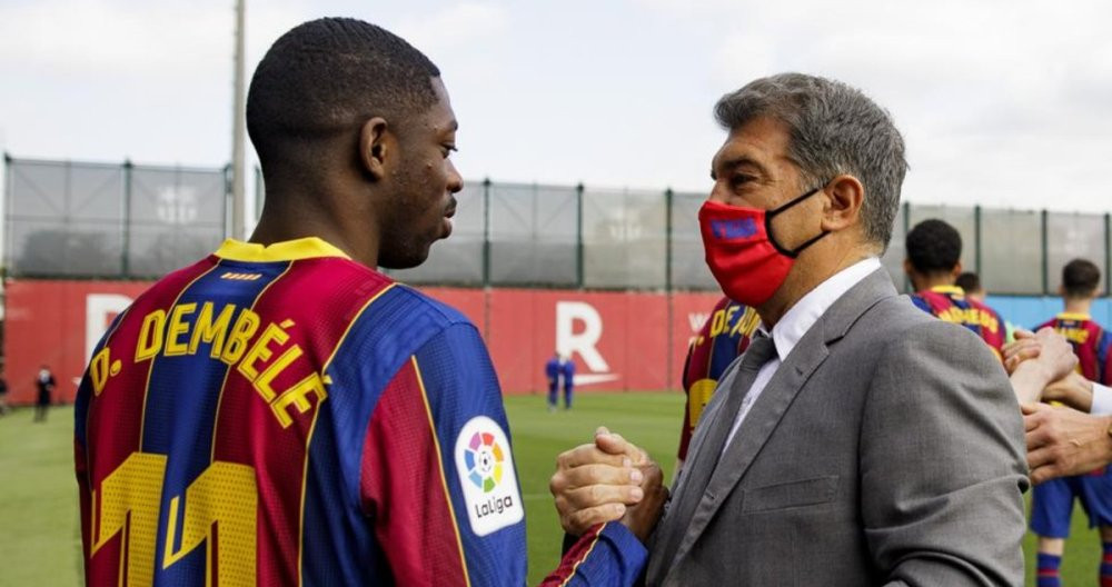 Laporta, presidente del Barça, saludando a Dembelé | FCB