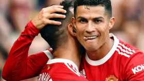 Cristiano Ronaldo celebra un gol del Manchester United junto a Bruno Fernandes / EFE