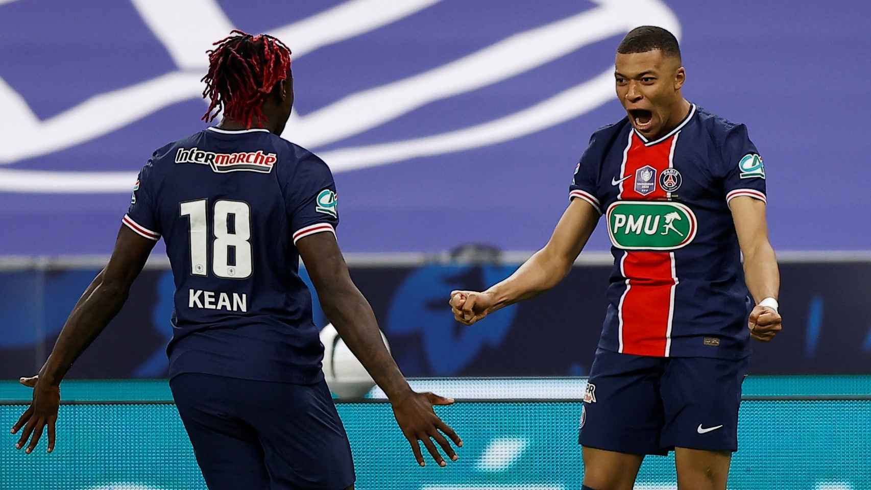 Mbappé celebra un gol con Kean / EFE