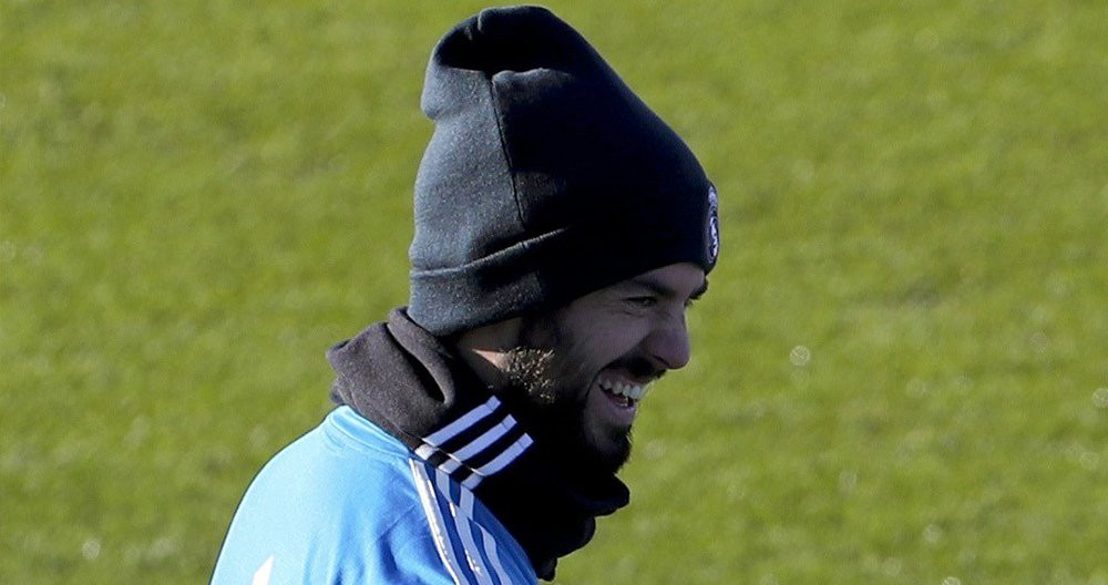 Isco Alarcón sonríe durante un entrenamiento del Real Madrid / EFE