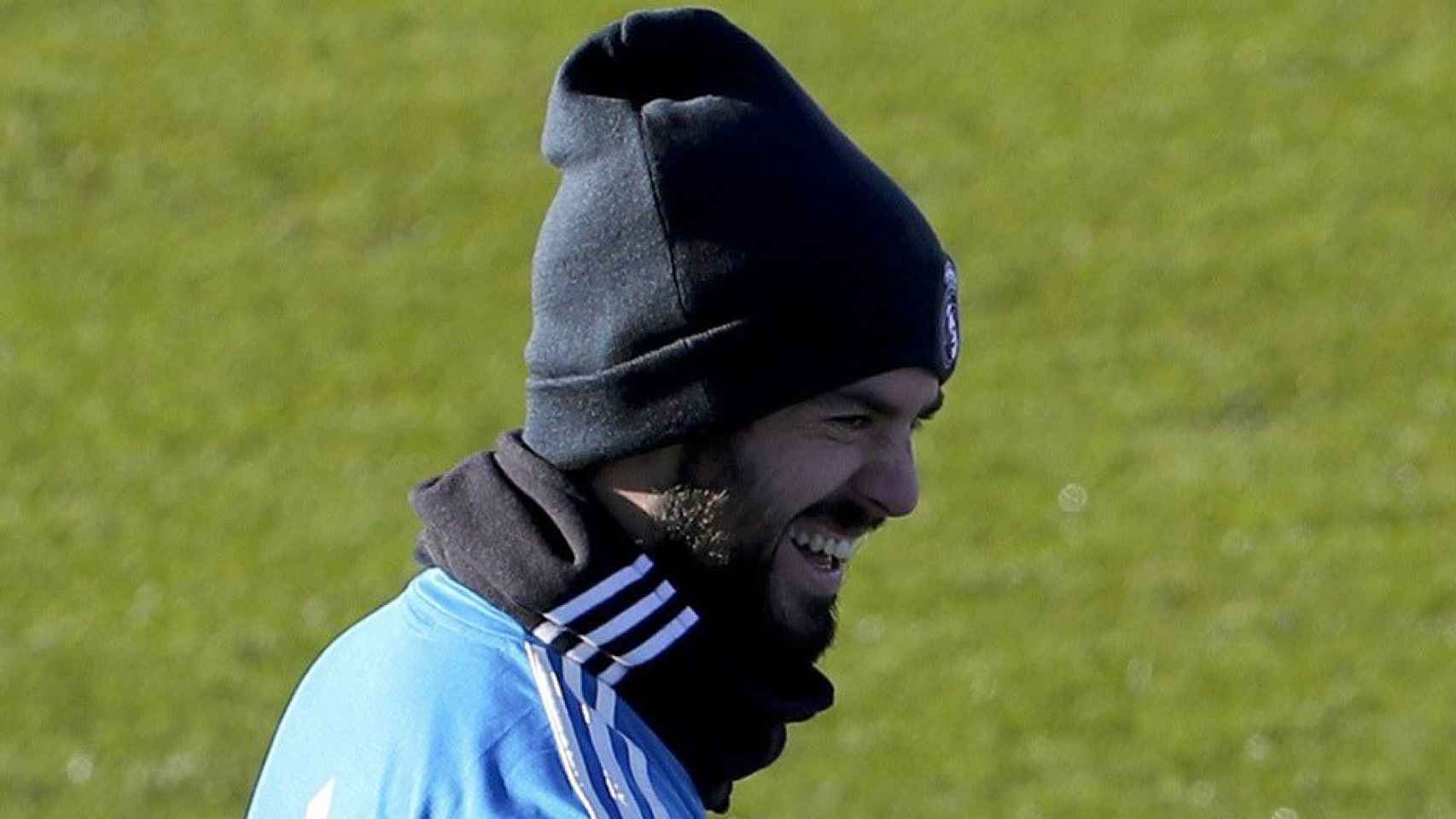 Isco Alarcón sonríe durante un entrenamiento del Real Madrid / EFE