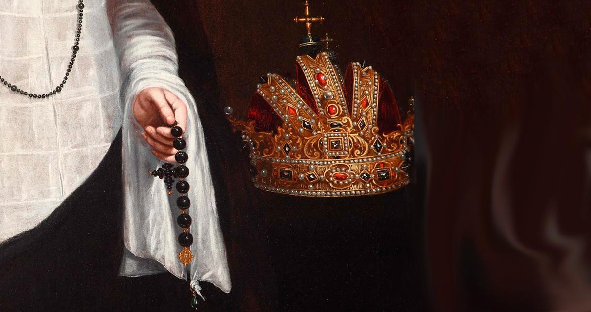 La emperatriz María de Austria vestida con traje de viuda, con un rosario en la mano y la corona imperial que usó de 1553 a 1581 / JUAN PANTOJA DE LA CRUZ