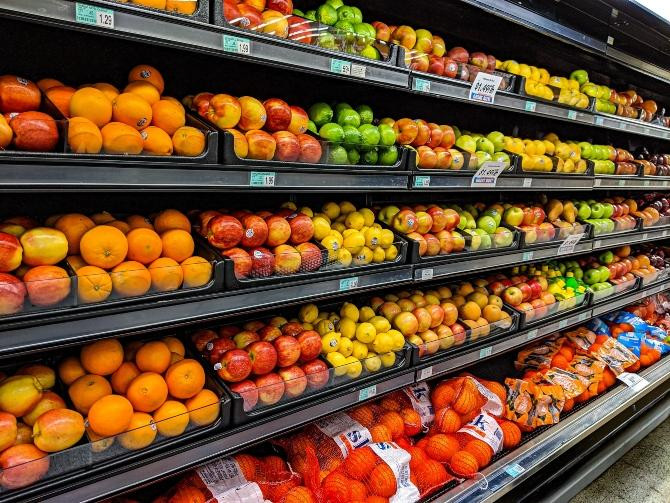 Sección de frutería en un supermercado / UNSPLASH