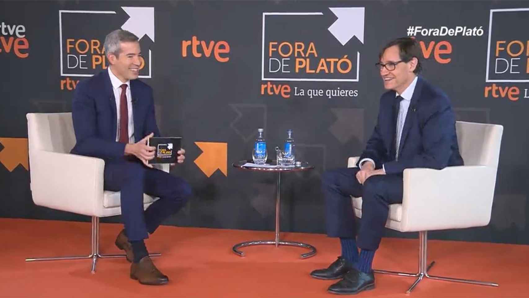 Salvador Illa, líder del PSC, entrevistado por Oriol Nolis en el programa 'Fora de plató' de RTVE