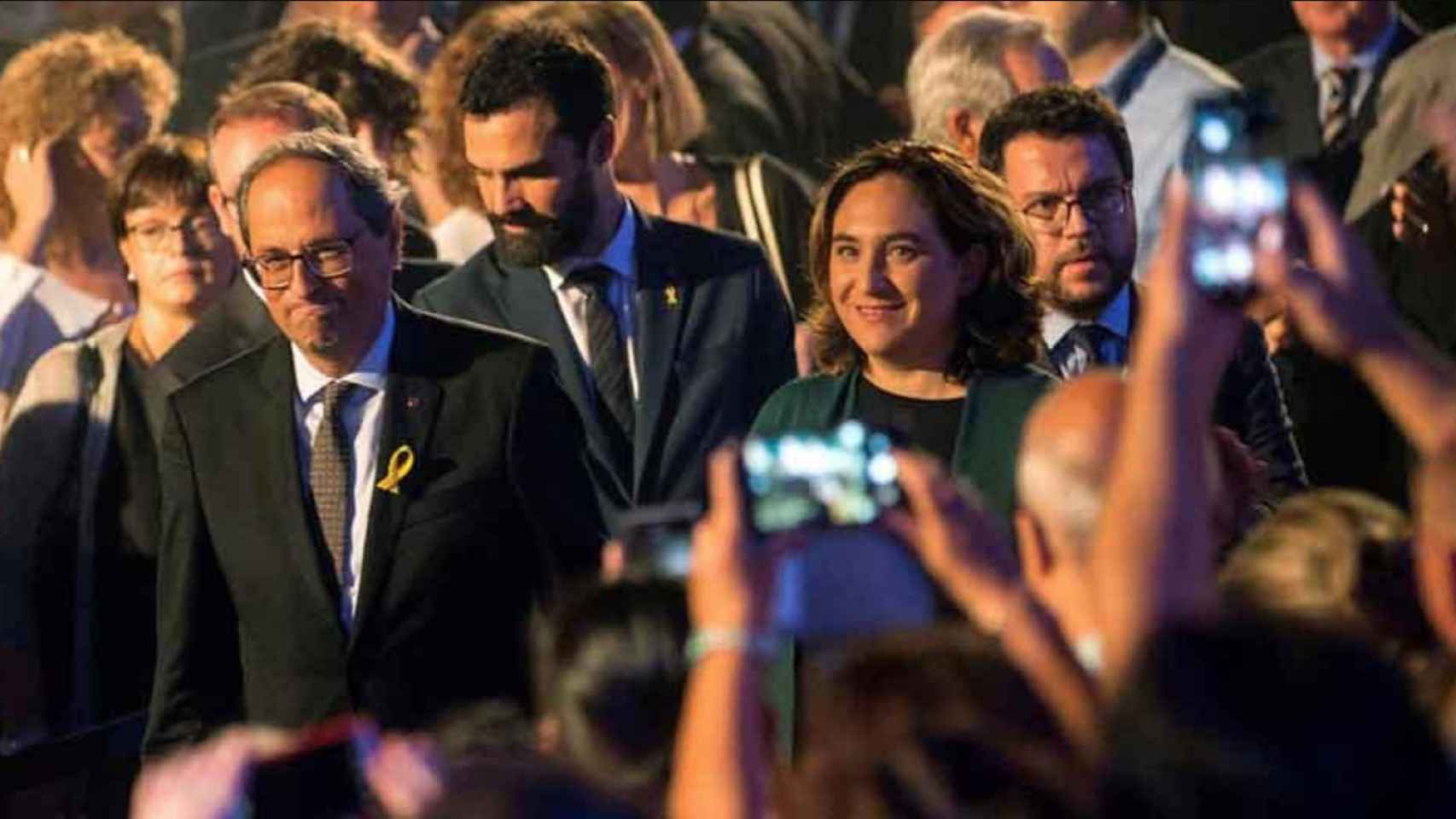 El presidente del Govern, Quim Torra, y la alcaldesa Ada Colau, con Roger Torrent y Pere Aragonès en segundo plano / EFE