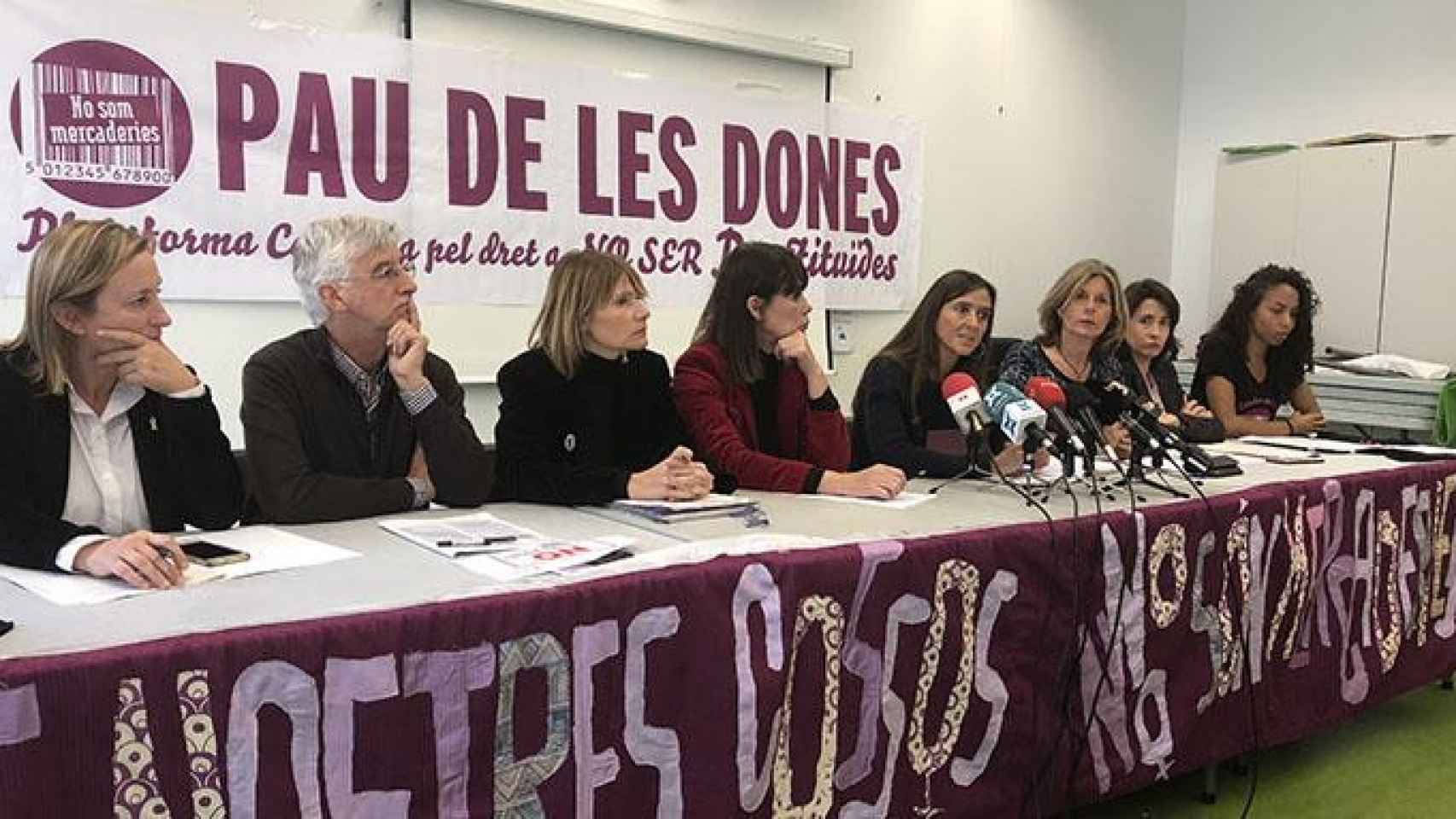 Alcaldesas catalanas y activistas defienden la abolición de la prostitución y multar a los puteros / CG