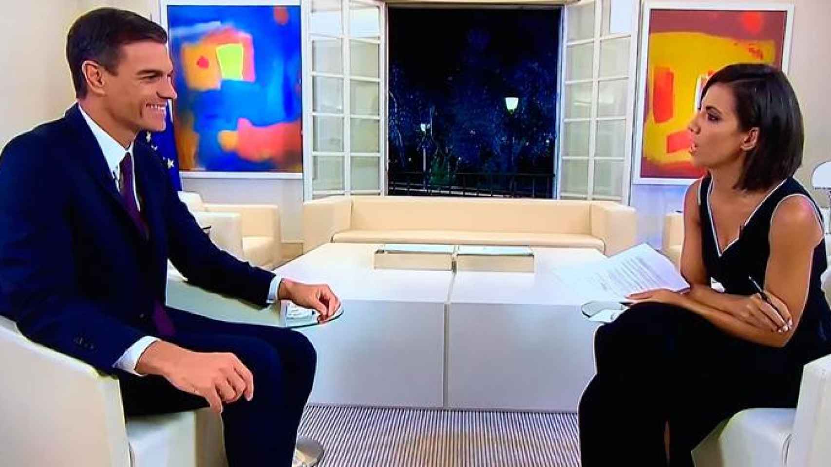 El presidente del Gobierno, Pedro Sánchez, en su entrevista con Ana Pastor en 'El Objetivo'