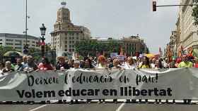 Pincha la manifestación en defensa de los profesores acusados de adoctrinamiento