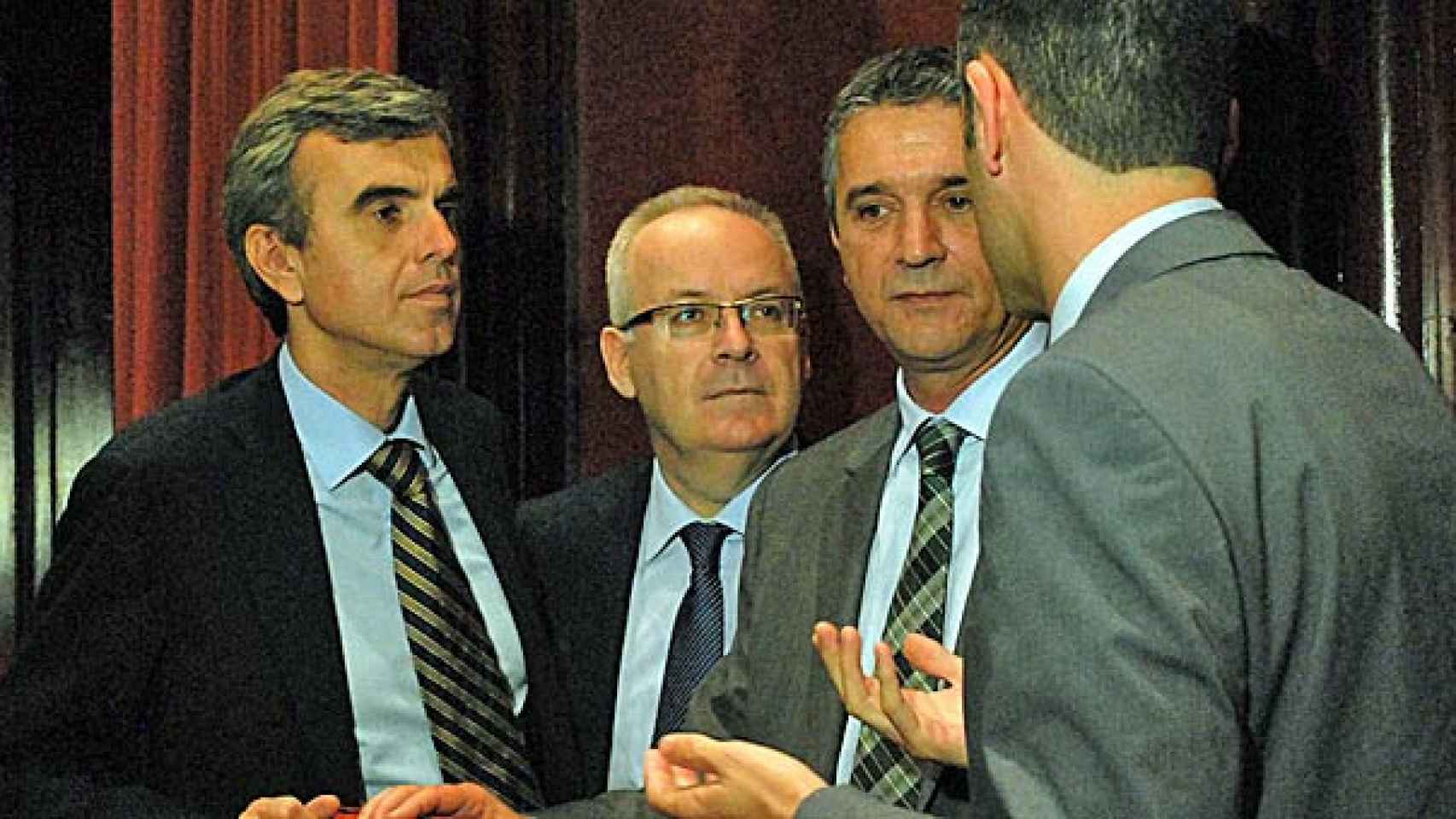 El director de Catalunya Ràdio, Fèlix Riera; el presidente del Consejo de Gobierno de la CCMA, Brauli Duart; y el director de TV3, Eugeni Sallent, durante una sesión de la comisión de control del organismo.