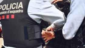 Los Mossos efectúan una detención, en una imagen de recurso / EUROPA PRESS