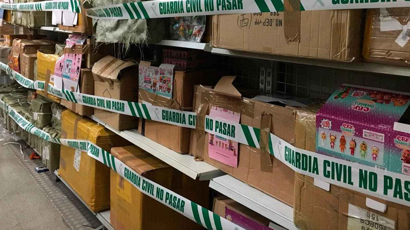 Cajas con falsificaciones incautadas en Badalona / GUARDIA CIVIL