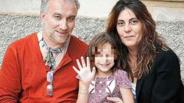 'Caso Nadia' Los padres de Nadia junto a la niña, en una imagen de archivo / EFE