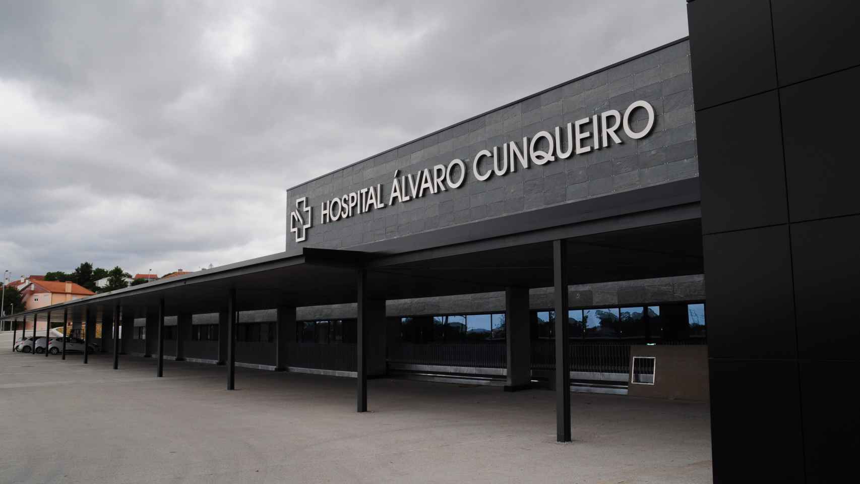 Entrada principal del Hospital Álvaro Cunqueiro / HOSPITAL ÁLVARO CUNQUEIRO