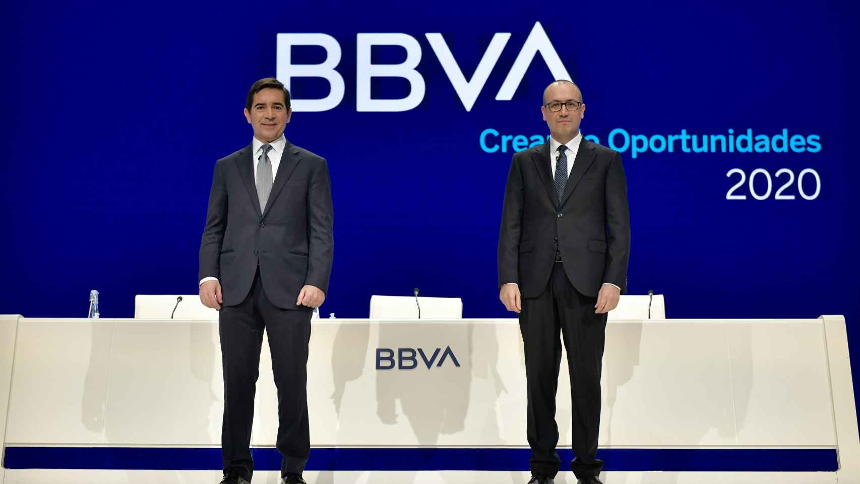 El presidente del BBVA, Carlos Torres (izq.), y el consejero delegado, Onur Genç / EP