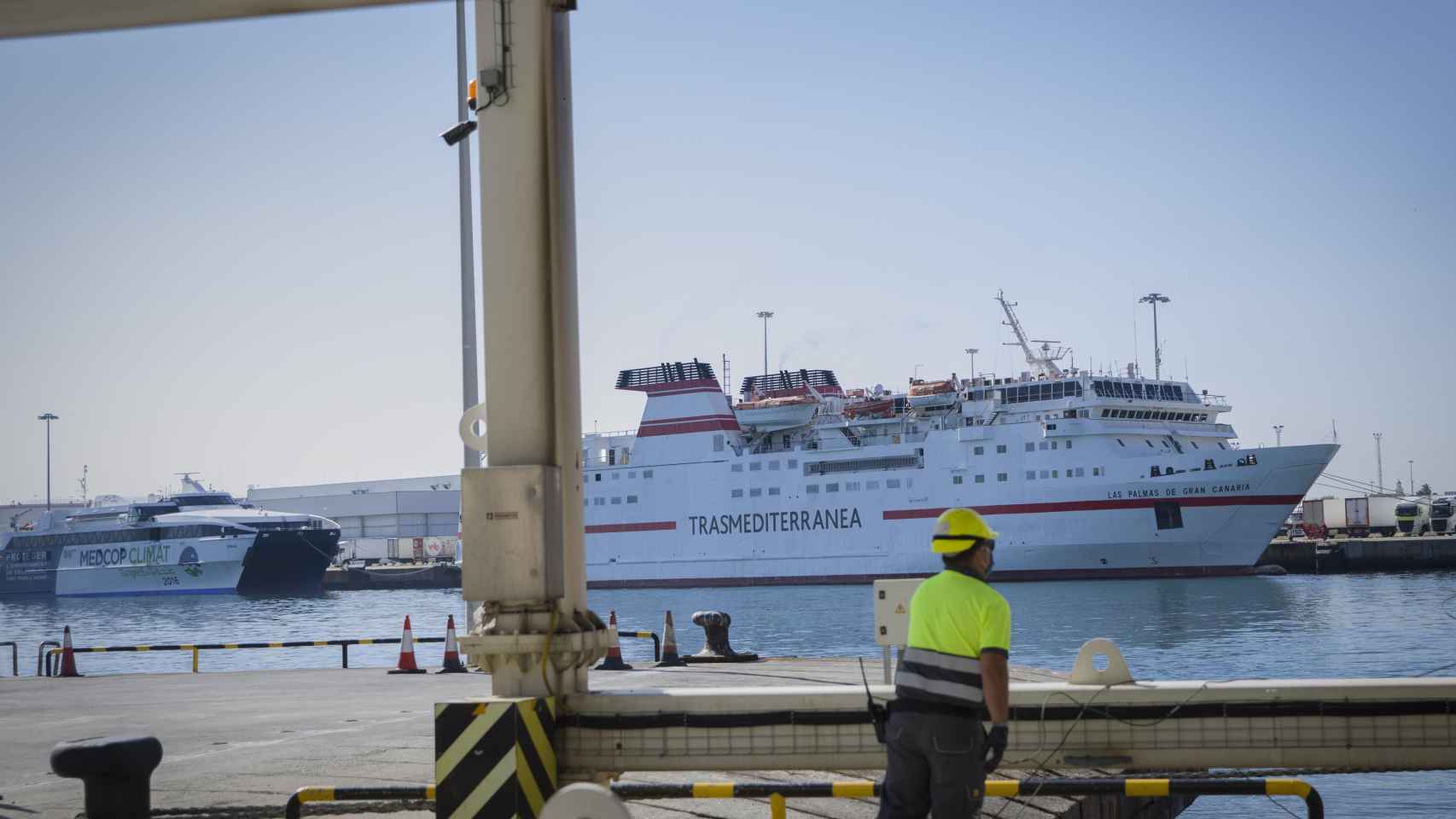 Un ferry de Trasmediterránea, propiedad de Naviera Armas / EP