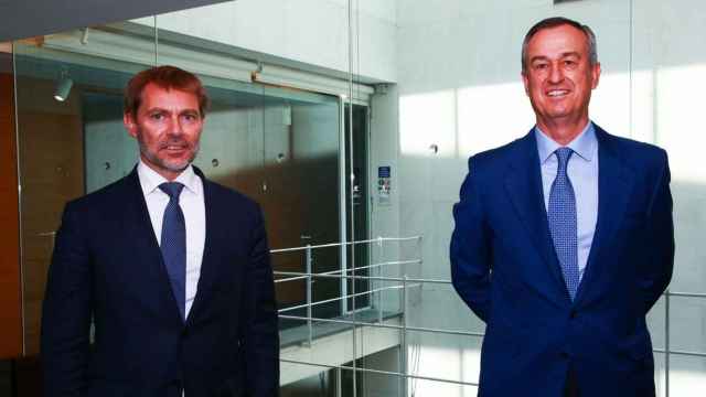 El consejero delegado de Banco Sabadell, César González-Bueno (d), y el director genera de Morabanc, Lluís Alsina (i) / CG