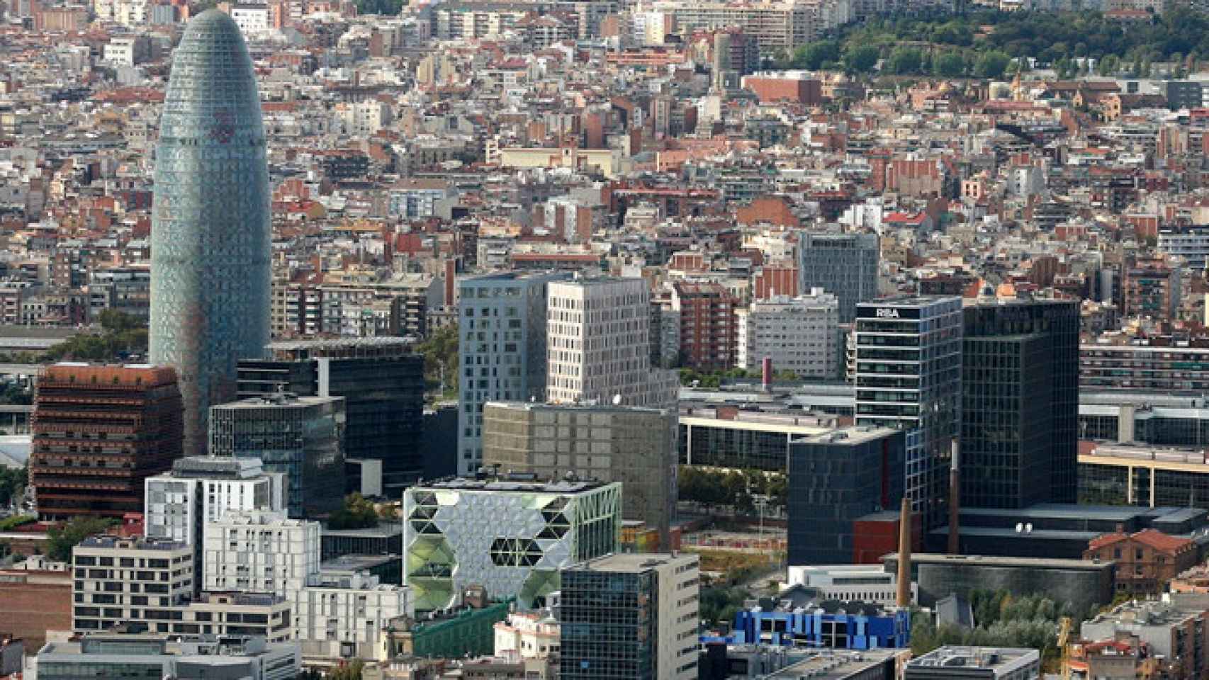 Imagen aérea del barrio 22@ de Barcelona, en el que se concentran gran cantidad de oficinas / AJ. BCN