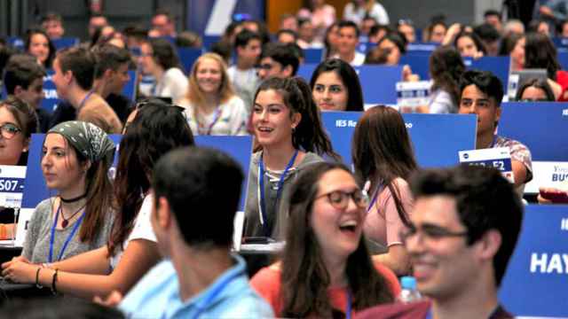 Varios alumnos durante el Young Business Talent, competición para ser los empresarios del futuro / YBT