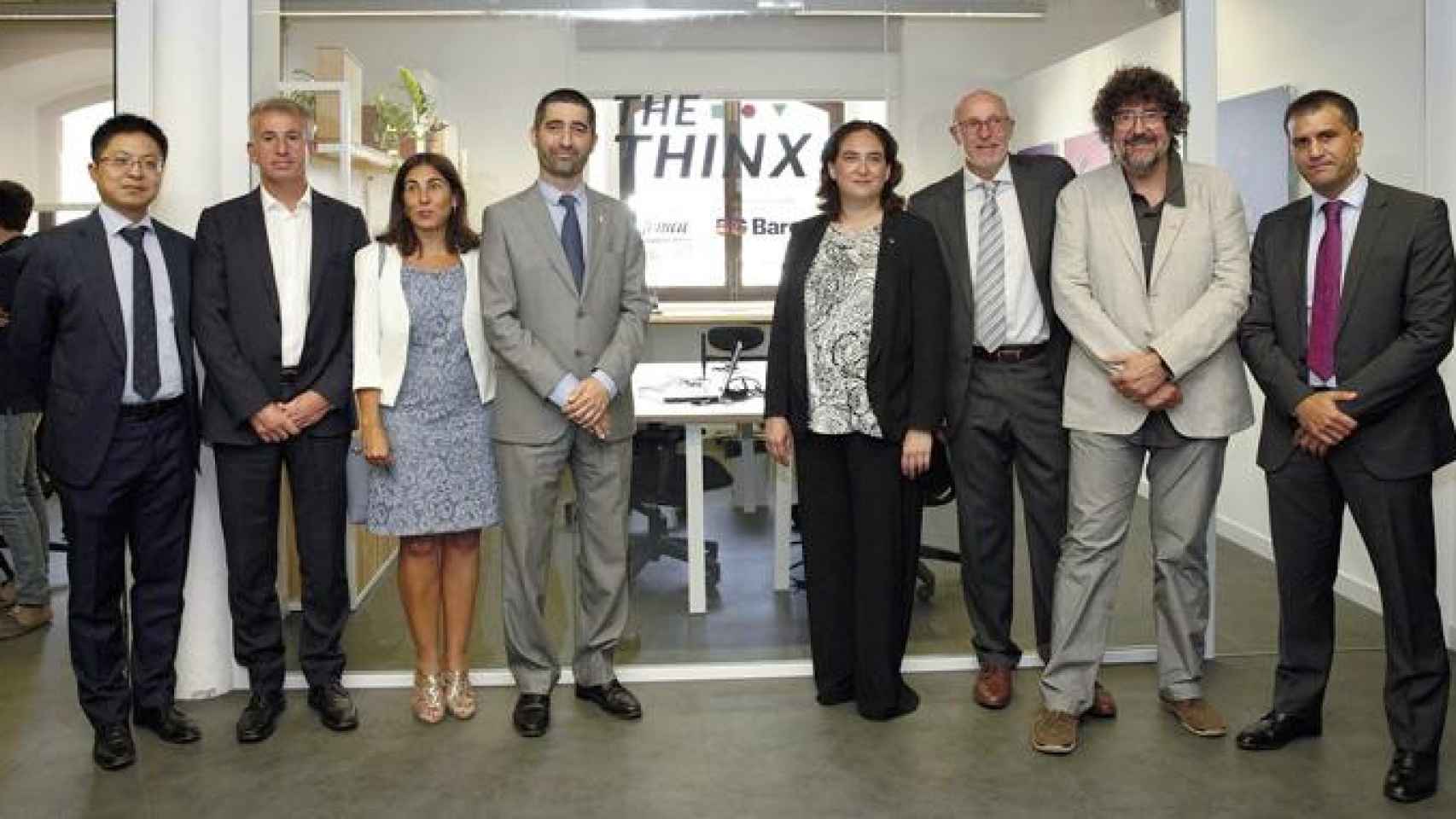 Los representantes de las instituciones que han impulsado la puesta en marcha del primer laboratorio 5G en Barcelona / TELEFONICA