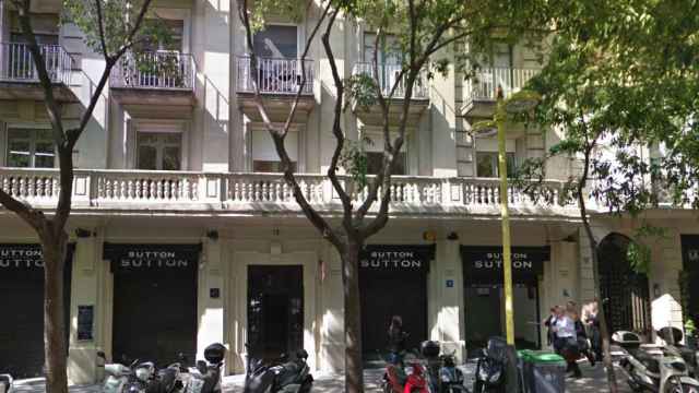 El edificio donde funciona la discoteca Sutton en Barcelona / GOOGLE MAPS