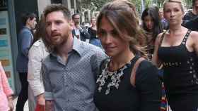 Leo Messi y Antonella Roccuzzo junto a Sofa Balbi, Daniella Seemann y Cesc Fàbregas, entre otros cracks del Barça y sus parejas / EFE